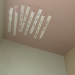 책상 구석에서 <b>유물</b>? 발견함