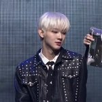 유승언 자기 앨범 사진 따라하는 거