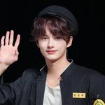 다들 <b>주목</b>! 왕자님 등장하심.jpg