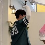 바지를 왤케 내려입는건지 <b>의문</b>인 금준현