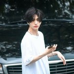 <b>현진</b> 잘생겼다