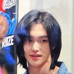 원빈 머리땜에 얼굴이 더 길어<b>보여</b>
