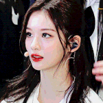 거울에 비친 내모습이 <b>실물</b>보다 7배 이쁘다며