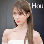 오늘자 아이유 <b>에스티</b>로더 팝업