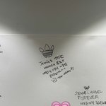 오 제니 오늘 회사에서 파티했나봐