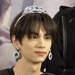 <b>신유</b> 보정짤 보던거랑은 다른 사람같네...