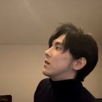 [댓글부탁해] 왼쪽 오른쪽 얼굴이 <b>미묘</b>하게 다른 가수.jpg