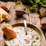 따뜻한 조개 <b>수프</b> 한 그릇