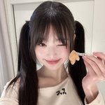 장원영 손에 하얀거 뭐야..?
