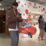 <b>송강</b> 얼굴 겁나 작네