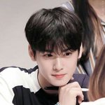느껴<b>지니</b> 훈남선배 아우라가