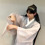 성한빈 오늘 <b>한복의상</b> 디테일봐