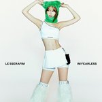 르세라핌 새 굿즈 <b>착용</b>한 김채원
