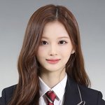 <b>민지</b> 어깨 길이 어느정도됨?