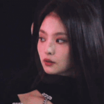 이나경 <b>설윤</b> 얼굴 좋아하는거면 소나무임??