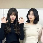 안녕즈 사복 <b>트윈</b>룩 입고 돌아다니면