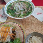 <b>응우옌</b> 음식 먹음