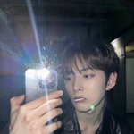[댓글부탁해] 피부 하나는 진짜 타고 났다는 신인 남자 아이돌.jpg