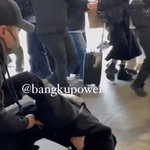 아 개쪽팔리겟다ㅜㅜ <b>공항</b>에서 넘어진거