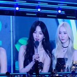 오늘 <b>헌터</b>뮤직어워즈 카리나 윈터 전광판 봐