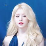 피부가 <b>백옥</b>같아서 돋보인다