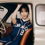 아이유 뉴발란스 <b>새</b> <b>사진</b>