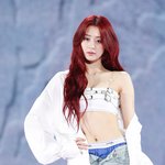 르세라핌 오늘 쇼케이스 사진 <b>허윤진</b>