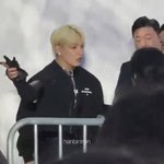 에이티즈 홍중 아예 경호원한테 <b>직접</b> 가서 말했네