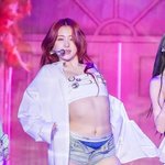 쇼케중 바지 <b>남대문</b> 열린 르세라핌 허윤진