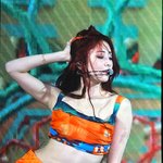 춤 추느라 머리 <b>산발</b>된 르세라핌 허윤진