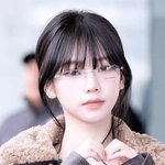 오늘 카리나 쓴 <b>무테</b>안경