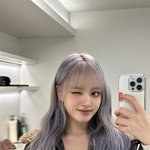 김지원 <b>보라머리</b> 첫 셀카떴다