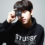 생일 기념으로 소품들과 함께 사진 잔뜩 찍은 <b>드리핀</b> 김동윤