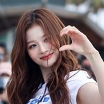 <b>설윤</b>은 이 머리색이 사기<b>임</b>