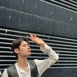 [댓글부탁해] 잘생겼다는 <b>반응</b> 터진 한 남돌의 함박눈 <b>셀카</b>.jpg