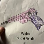 유치원에서 권총 <b>색칠</b>공부를 시켰습니다