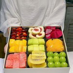 <b>정갈</b>한 과일 도시락은 어때요?