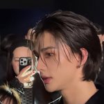 심하게 근접촬영된채 <b>눈앞</b>에서 플래시터진 현진