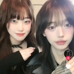 <b>왼쪽</b> 여자고 오른쪽 남자임..