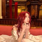 허윤진 어차피 미국인이고 <b>해외팬</b>이 훨씬 많은데