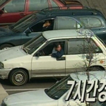 냉장고를 타려고 작전짜는 아저씨들