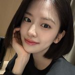 안유진 <b>칼</b>단발 잘어울리는듯