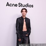 엔시티 쟈니 <b>아크네</b>스튜디오쇼 핫함