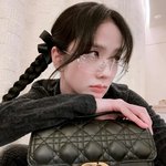 지수 <b>무테</b>안경 ㄹㅇ 미쳐써