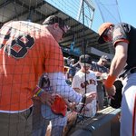 [포토] <b>이정후</b>,'완벽 팬서비스'