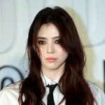 왜 한소희만 <b>맹목적</b>으로 쉴드치는거야?