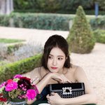 <b>파리</b>에서 화보 찍은 신세경 요즘 미모