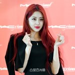 르세라핌 허윤진, <b>SNS</b> 댓글창 초토화...“왜 스타벅스 불매 안해...