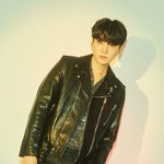 방탄 <b>슈가</b> 위버스 매거진 인터뷰 화보