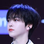 <b>말랑</b> 복숭아 볼 깨물어 봐도 되나